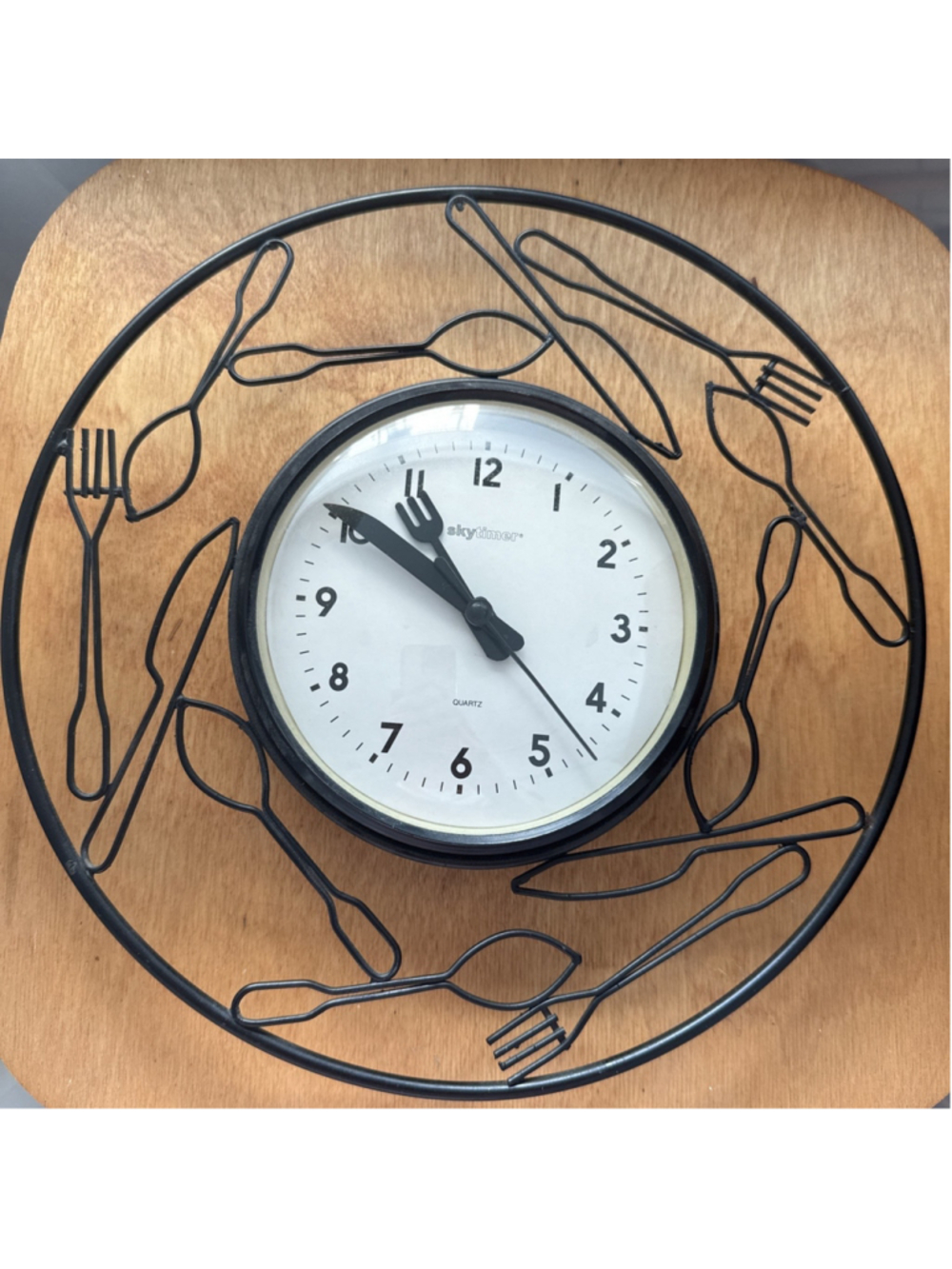 Vintage Sky timer Kitchen Clock Fork Knife Hands Spoon Black Wrought Iron Quartz